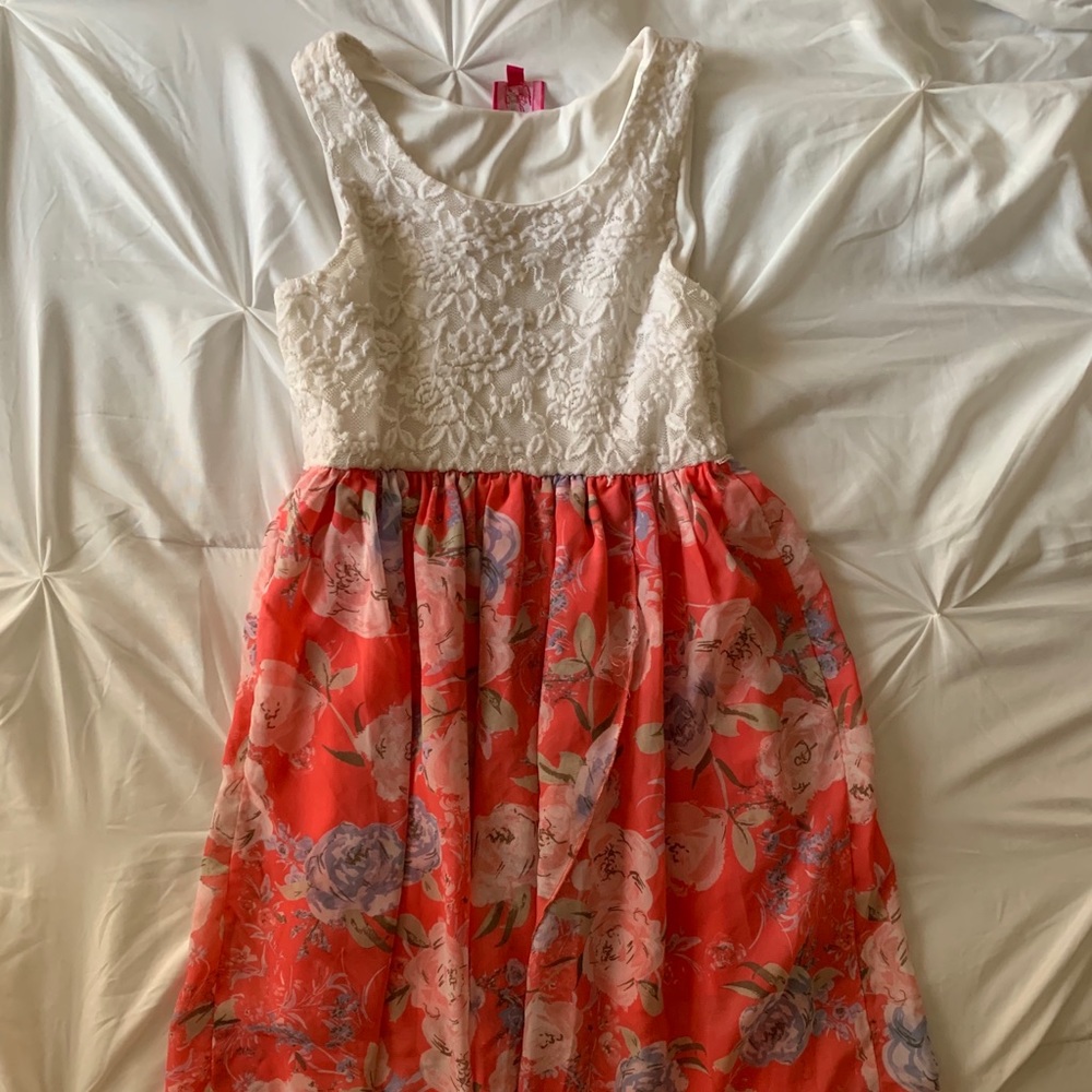 Formal beautiful white and pink dress size 10-12.
